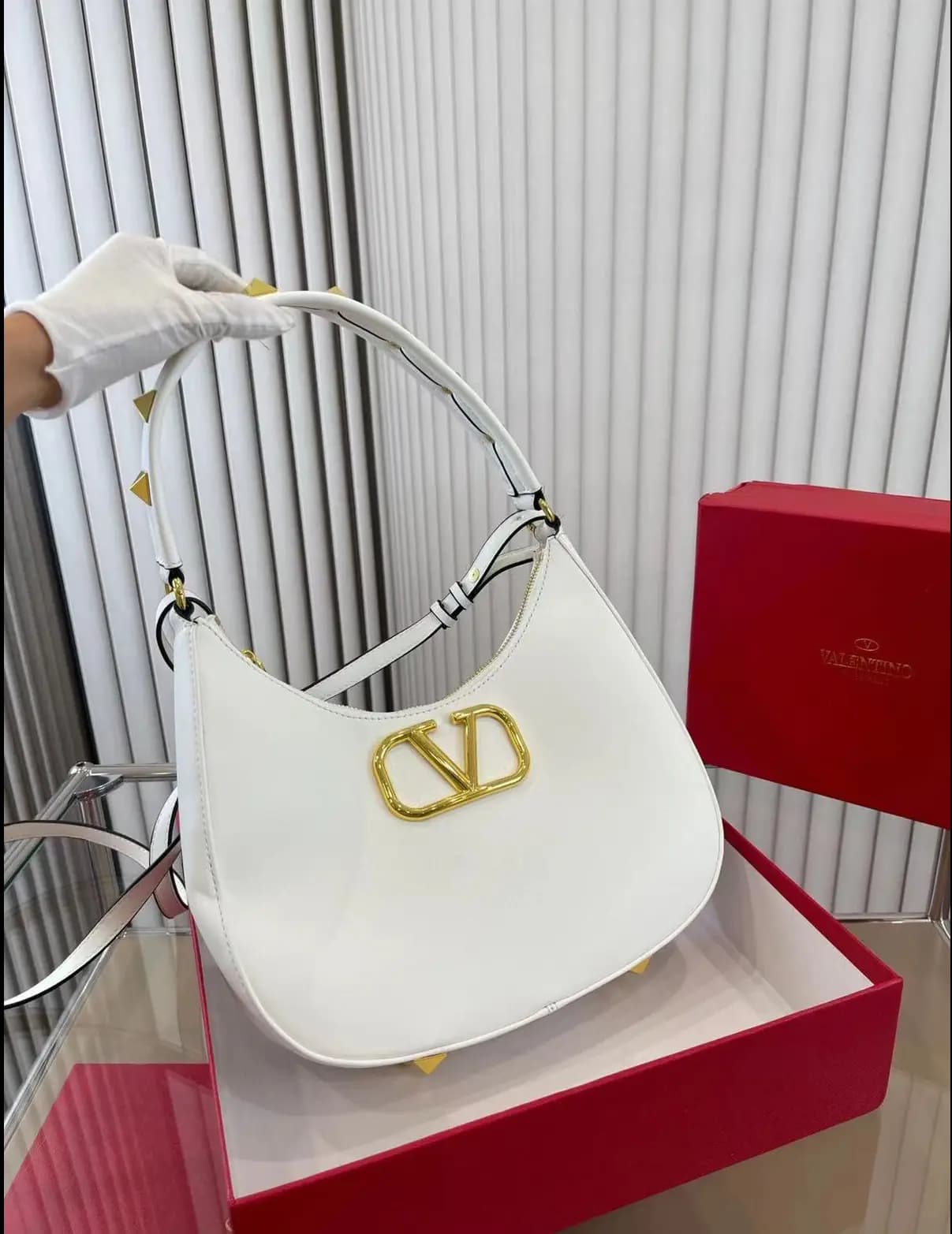 VALENTINO GARAVANI Code-007