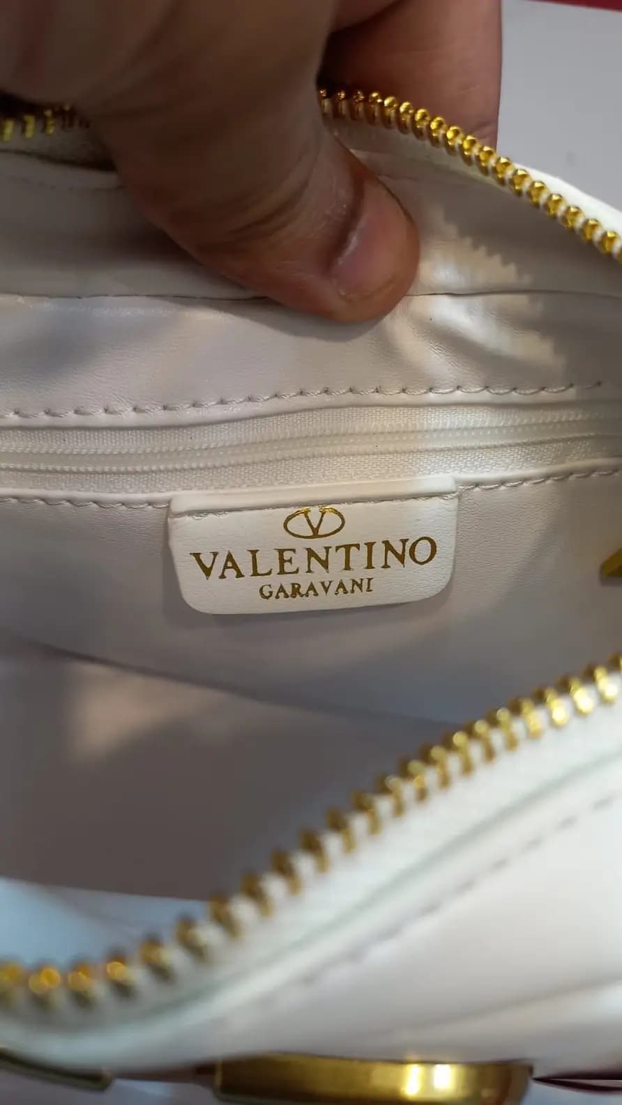 VALENTINO GARAVANI Code-007