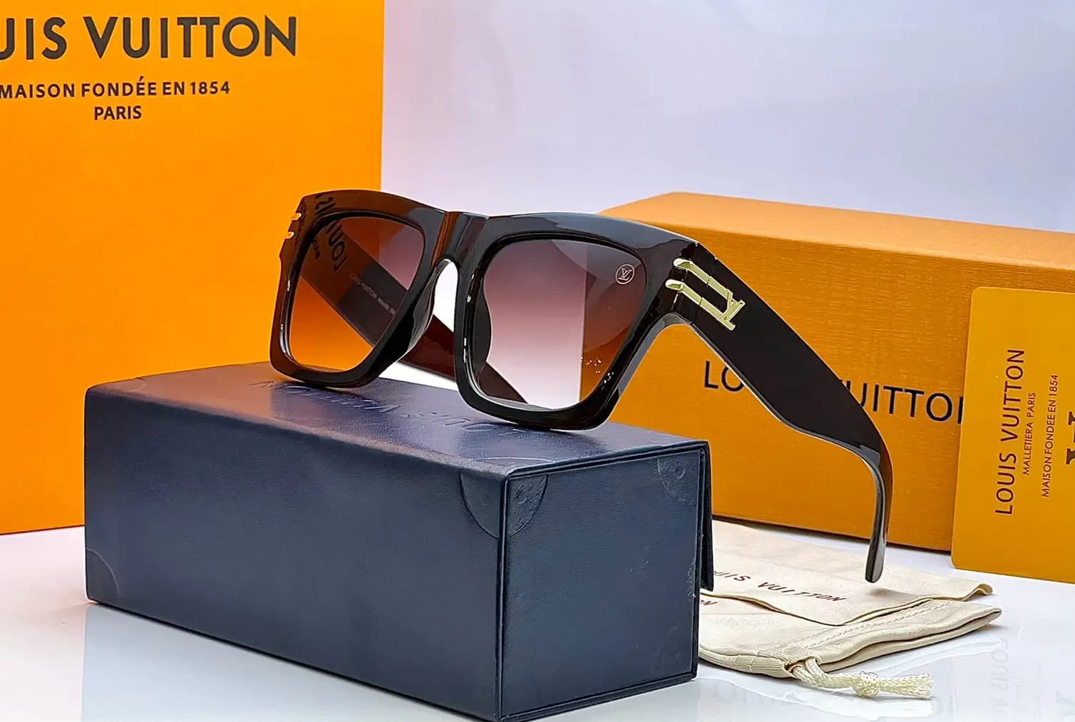 Louis Vuitton Sunglass   Unisex Model