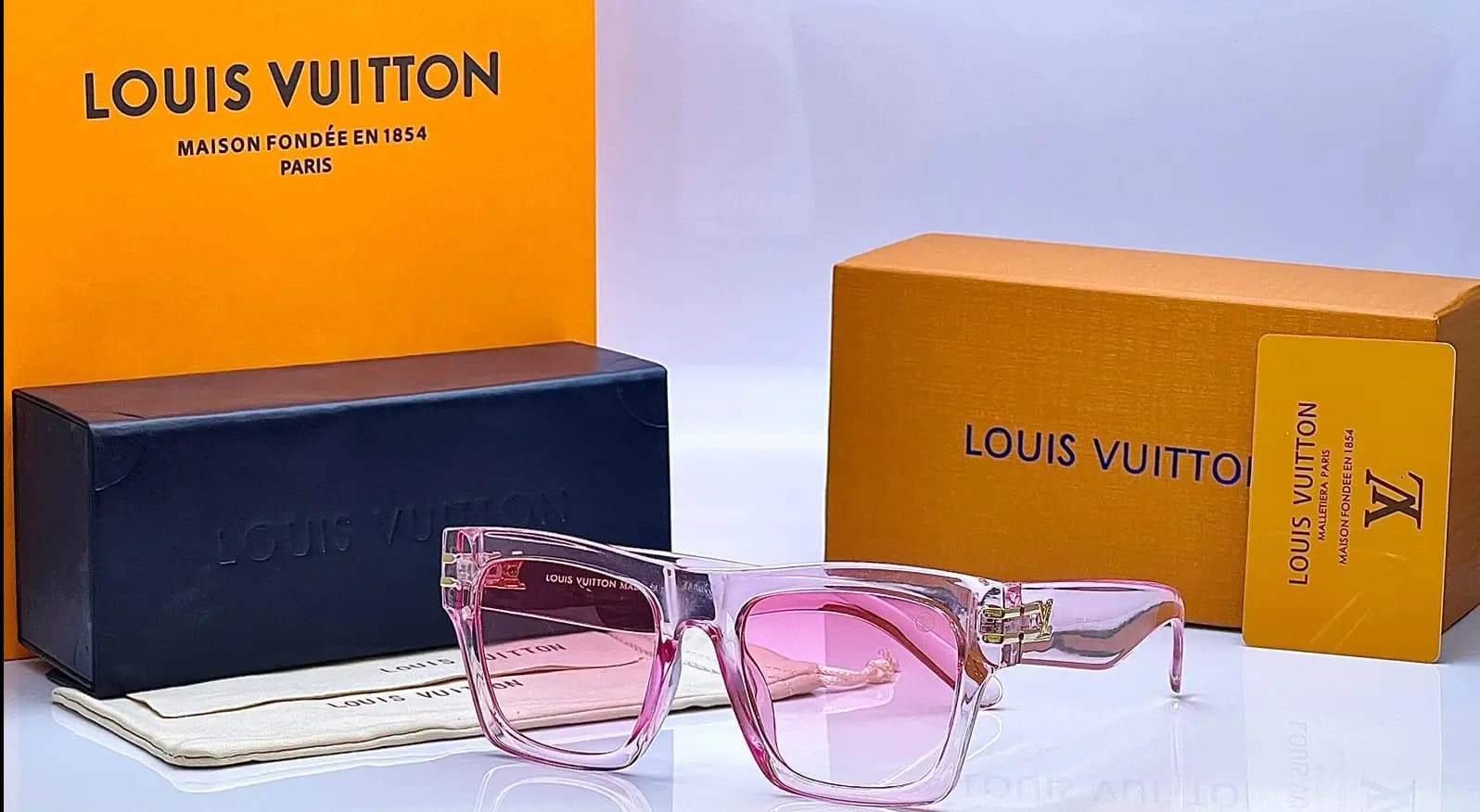 Louis Vuitton Sunglass   Unisex Model