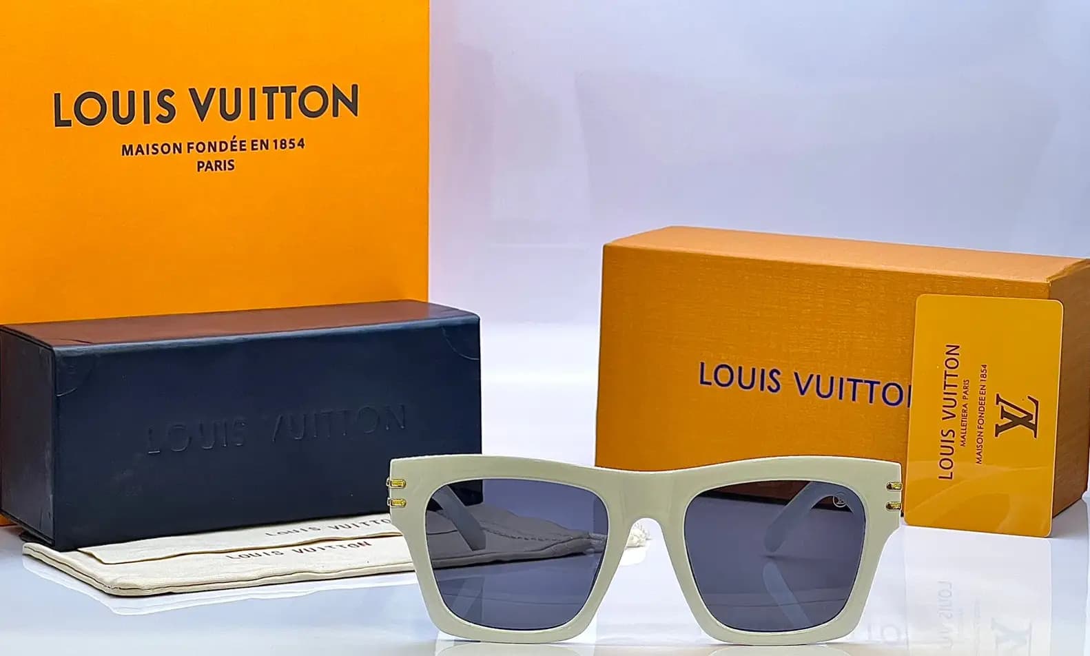 Louis Vuitton Sunglass   Unisex Model