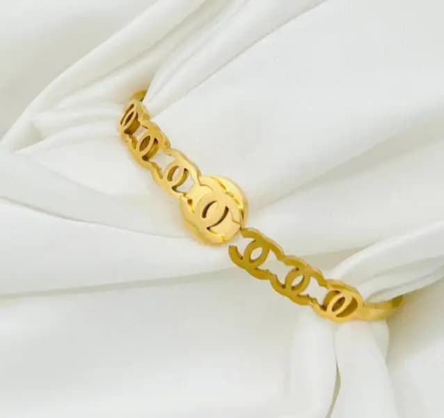 Branded bangle stainless Steel matirel wit valvat pouch