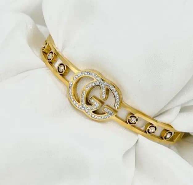 Branded bangle stainless Steel matirel wit valvat pouch