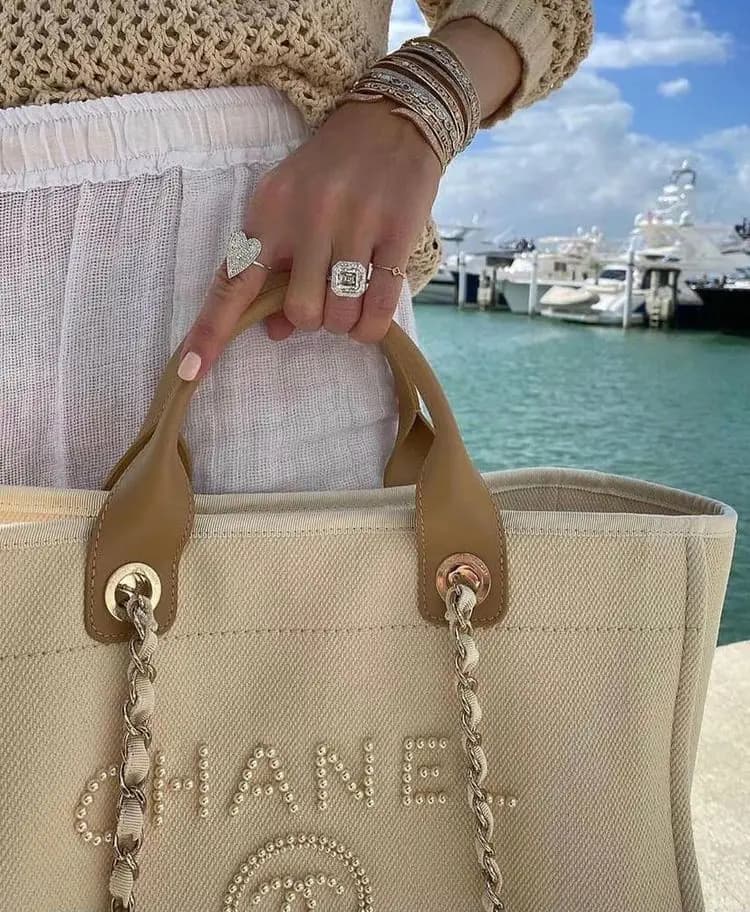 CHANEL  CANVAS MIXED FIBERS PEARL LARGE DEAUVILLE TOTE Code-054