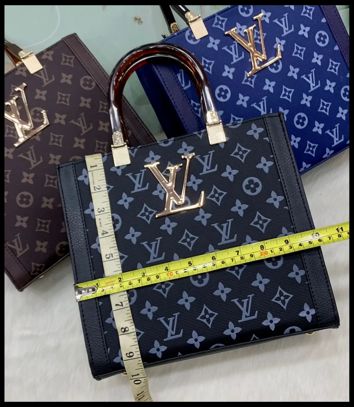   LOUIS VUITTON  