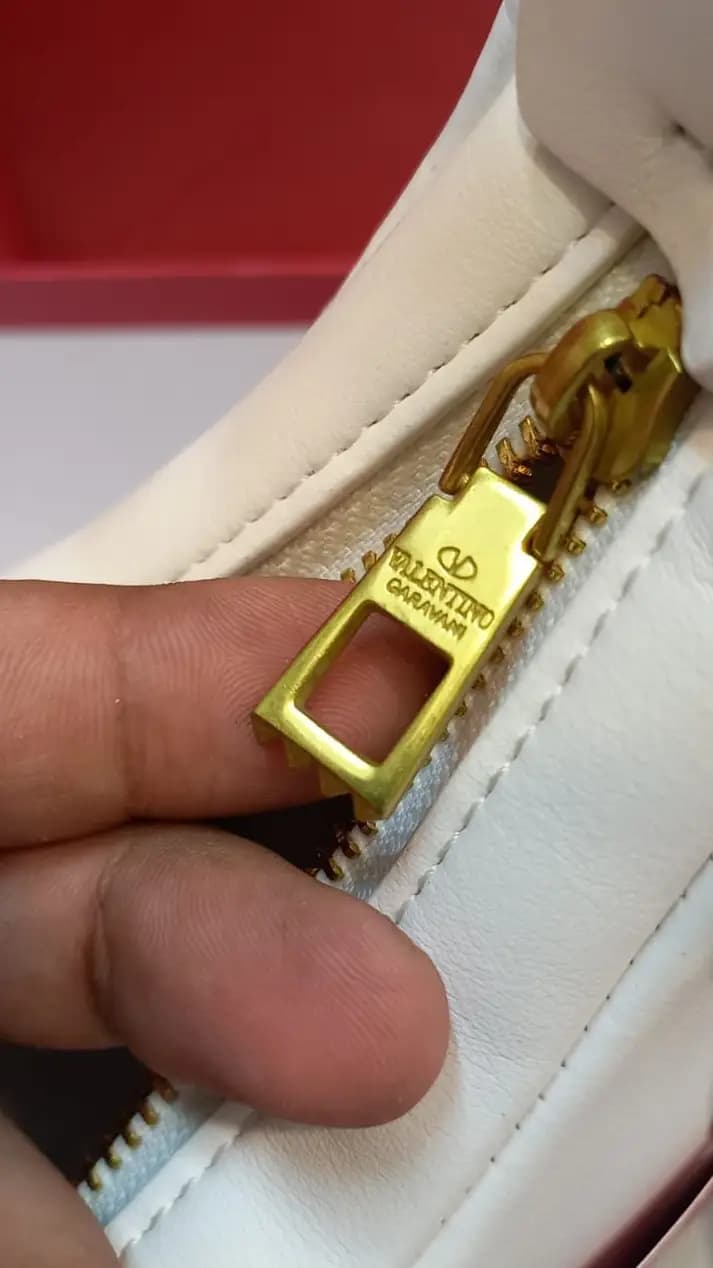 VALENTINO GARAVANI Code-007