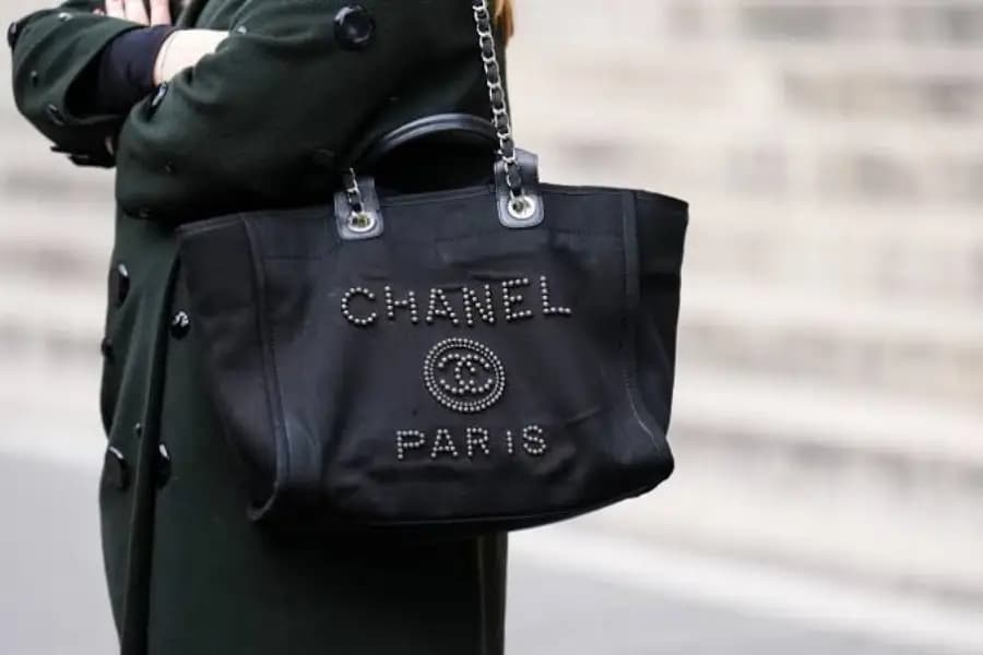 CHANEL  CANVAS MIXED FIBERS PEARL LARGE DEAUVILLE TOTE Code-054