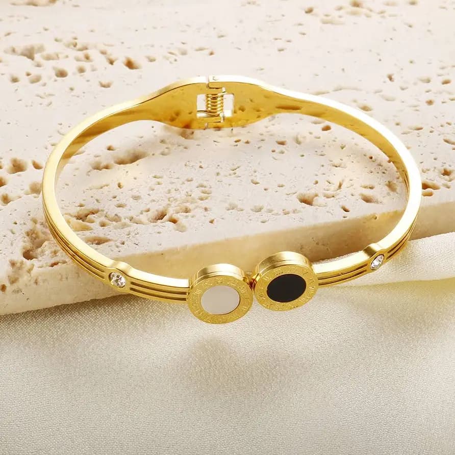 Branded bangle stainless Steel matirel wit valvat pouch