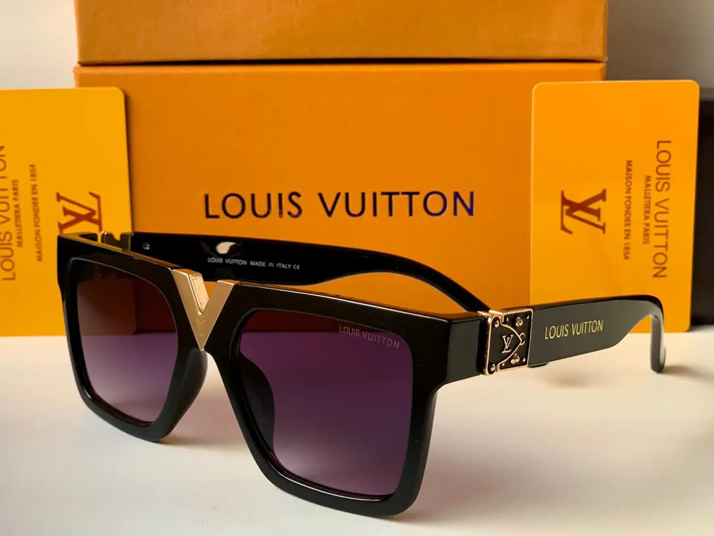 LOUIS VUITTON SUNGLASSES (UNISEX MODEL)