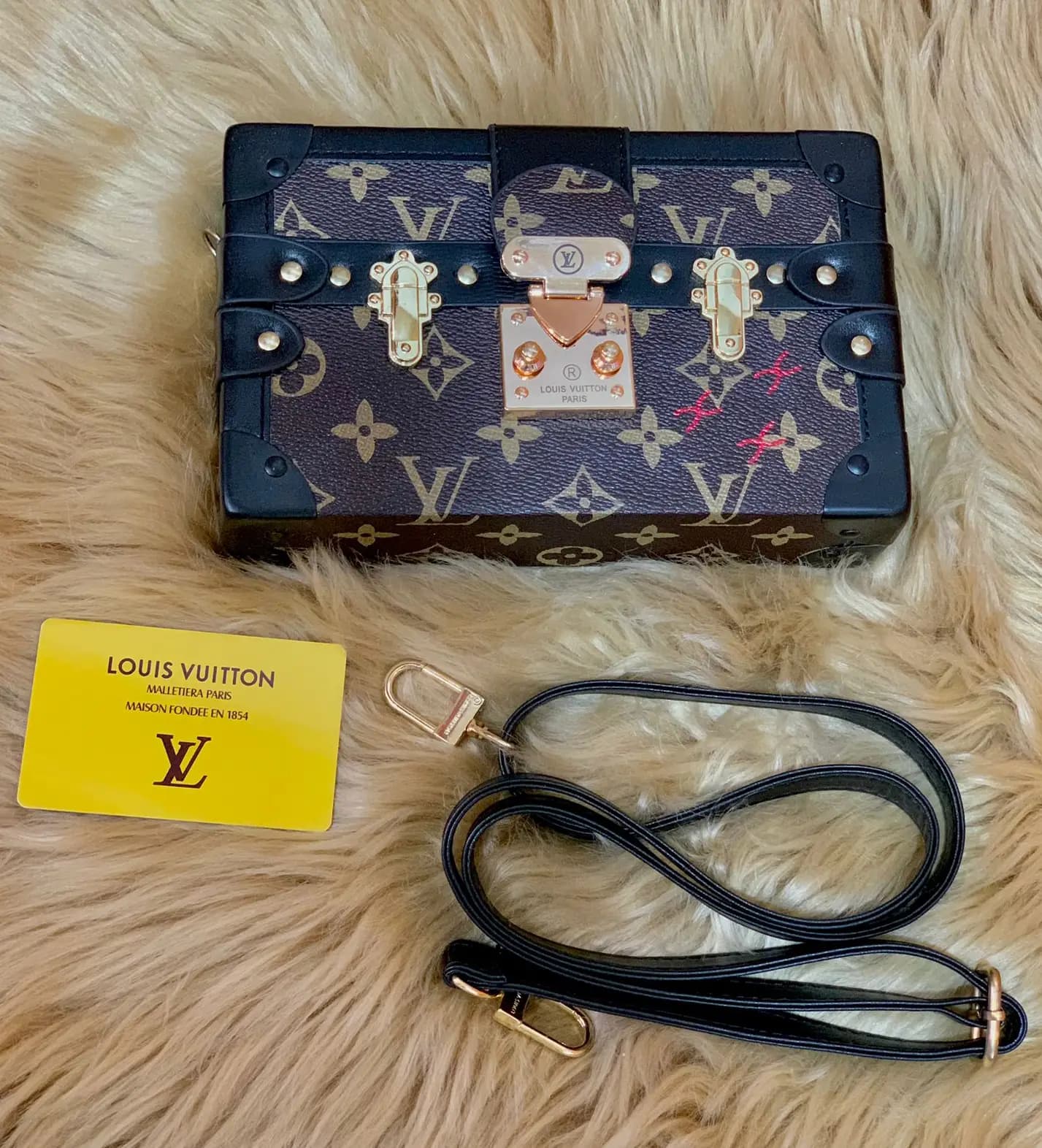 LOUIS VUITTON  TRUNK Code-037