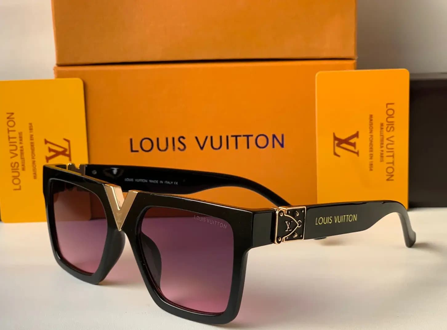 LOUIS VUITTON SUNGLASSES (UNISEX MODEL)