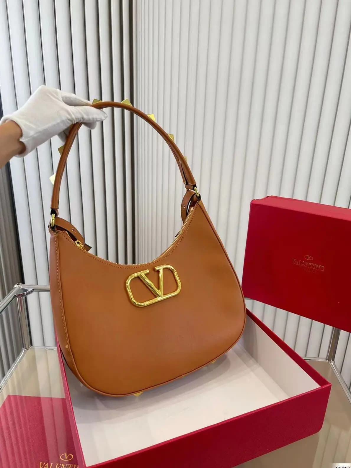 VALENTINO GARAVANI Code-007