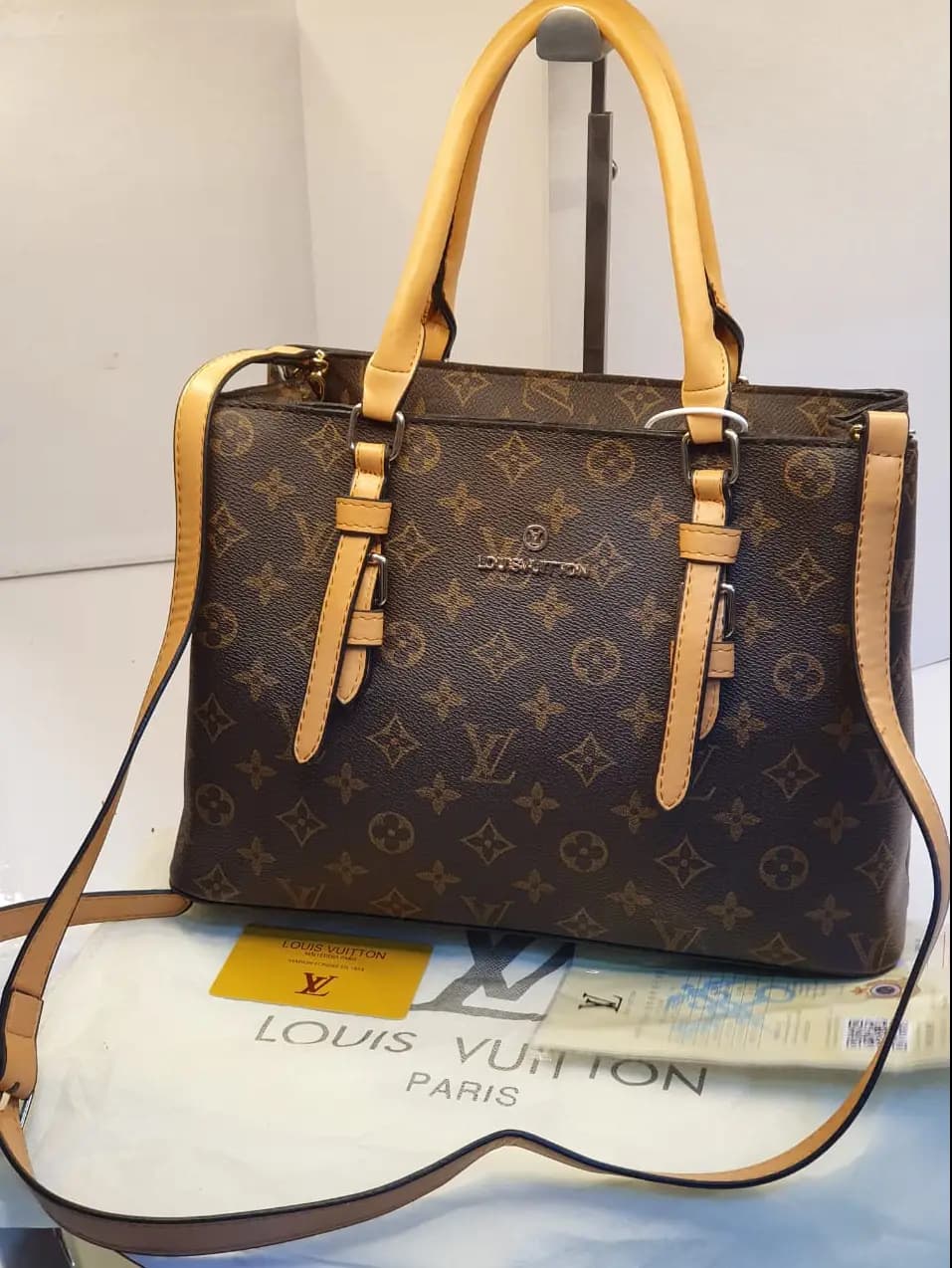 LOUIS  == VUITTON ==AAA Code-015