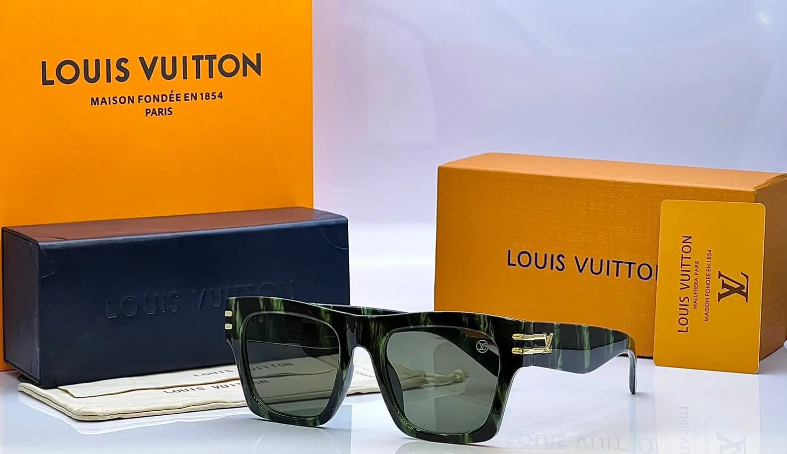 Louis Vuitton Sunglass   Unisex Model