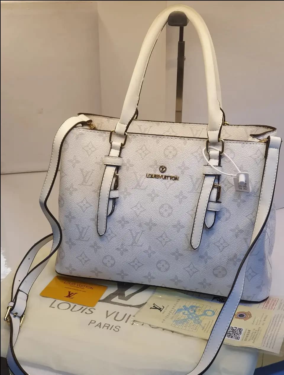 LOUIS  == VUITTON ==AAA Code-015