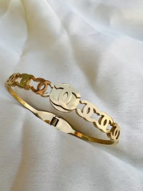 Branded bangle stainless Steel matirel wit valvat pouch