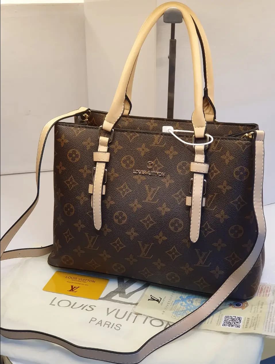 LOUIS  == VUITTON ==AAA Code-015