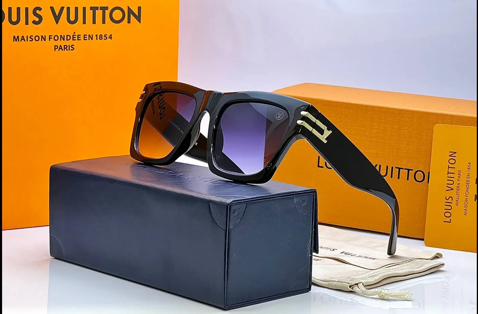 Louis Vuitton Sunglass   Unisex Model
