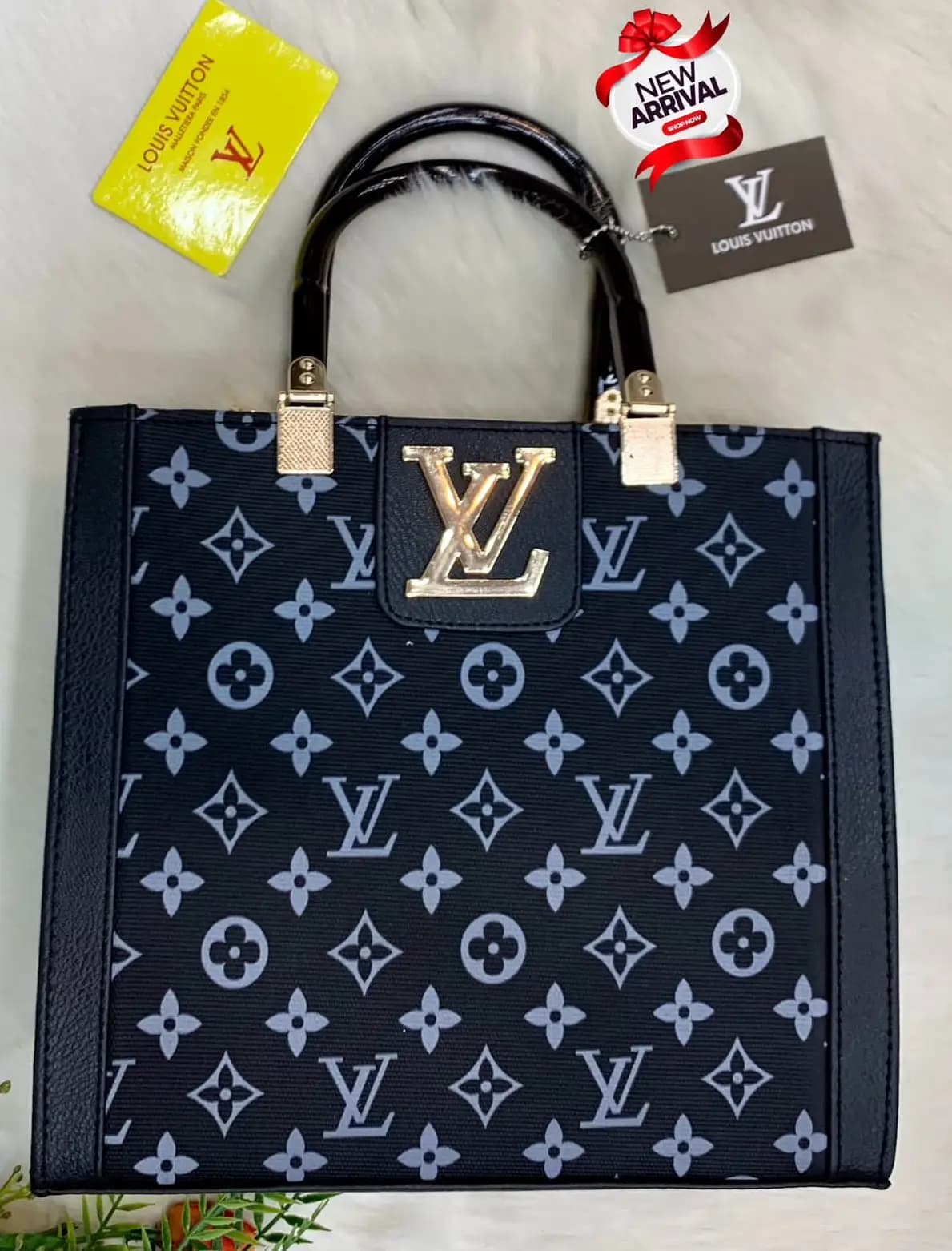   LOUIS VUITTON  