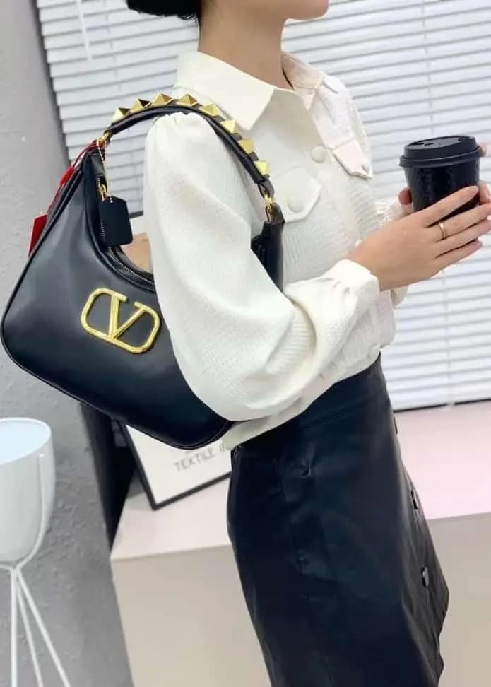 VALENTINO GARAVANI Code-007