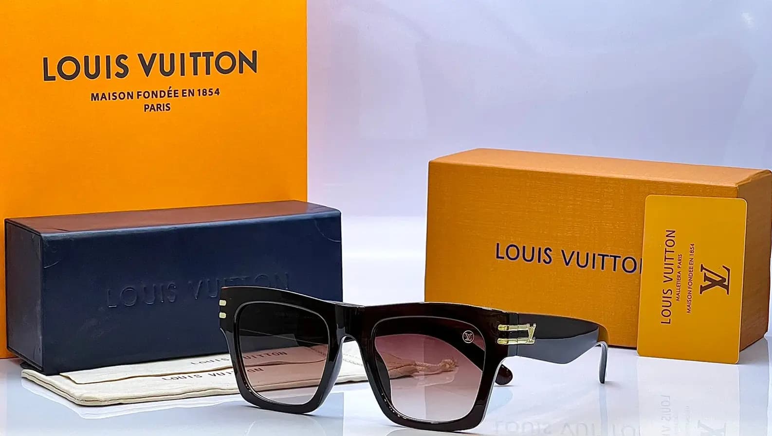 Louis Vuitton Sunglass   Unisex Model