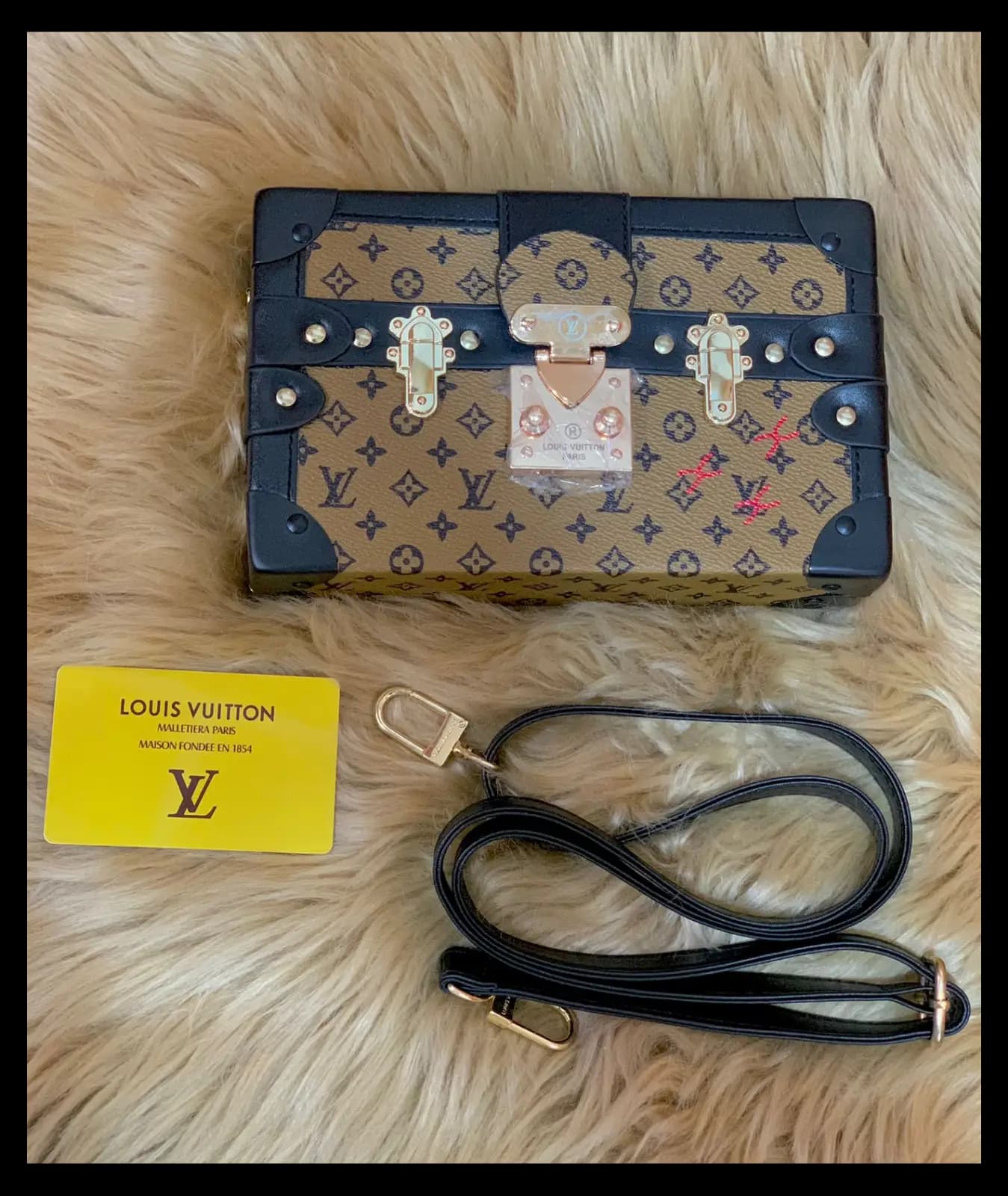 LOUIS VUITTON  TRUNK Code-037