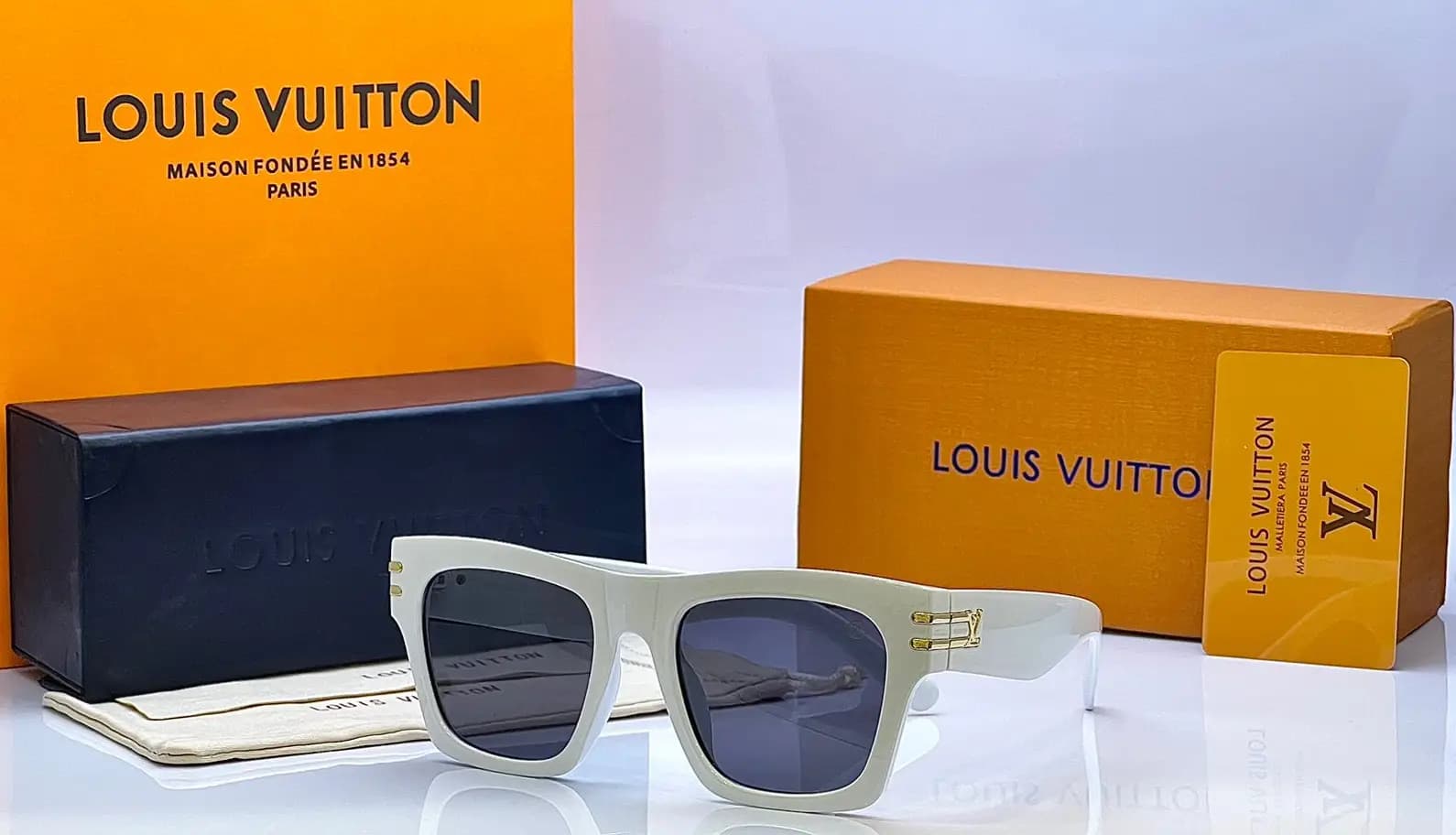 Louis Vuitton Sunglass   Unisex Model