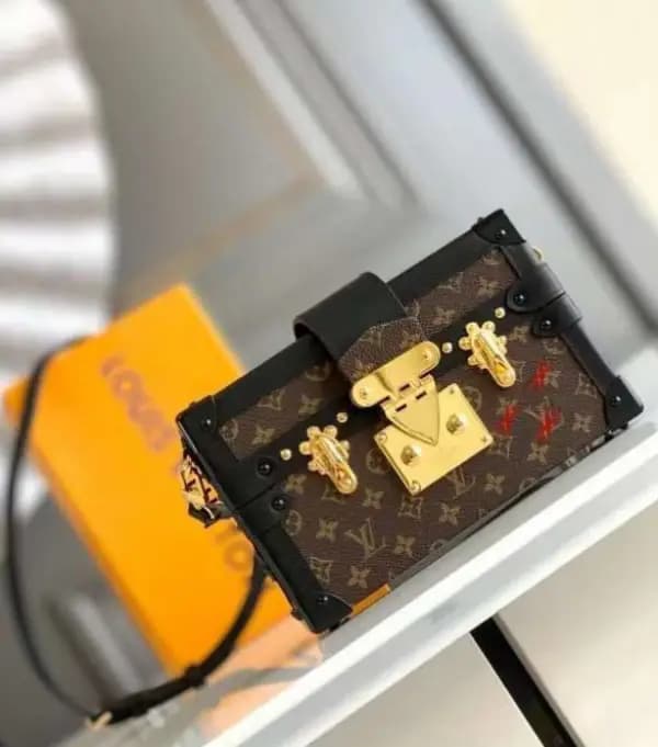 LOUIS VUITTON  TRUNK Code-037