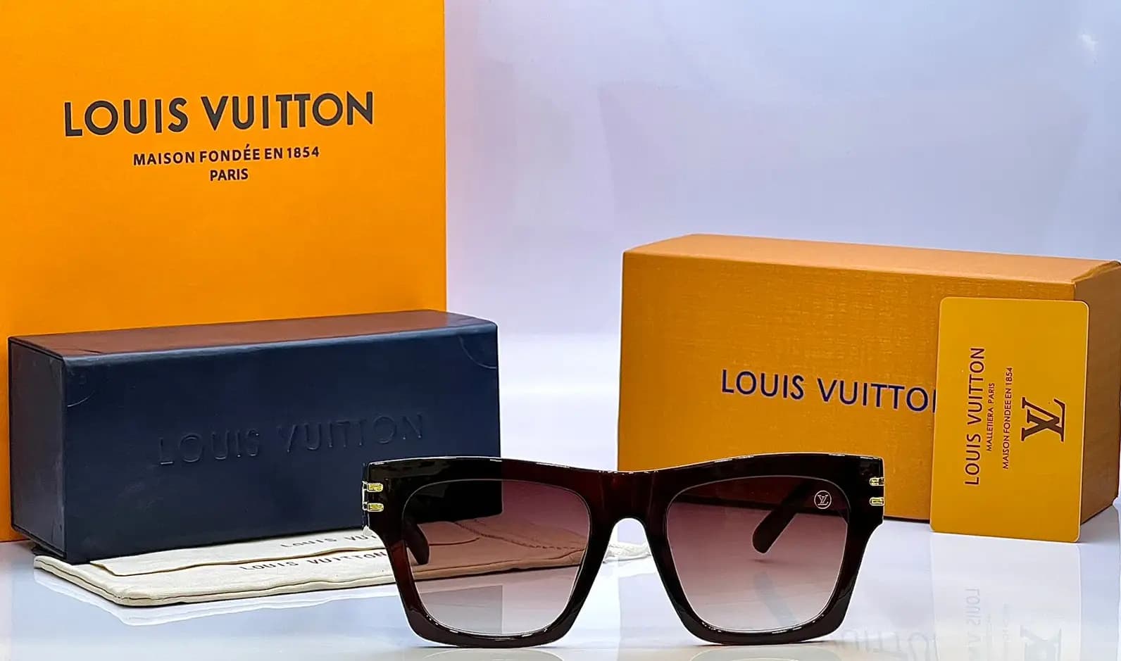 Louis Vuitton Sunglass   Unisex Model