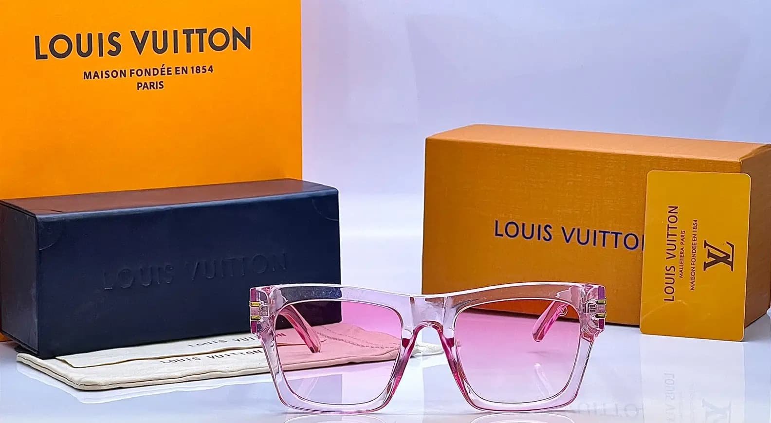 Louis Vuitton Sunglass   Unisex Model