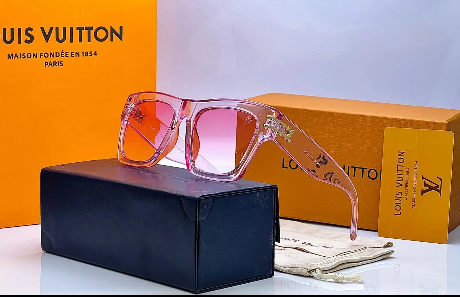 Louis Vuitton Sunglass   Unisex Model